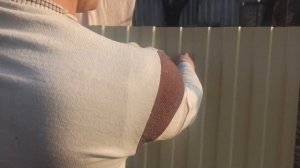 Как крутить ПРОФНАСТИЛ В ОДНИ РУКИ самостоятельно!!!