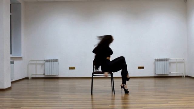 Танец со стулом/СТРИП-ПЛАСТИКА смотреть онлайн