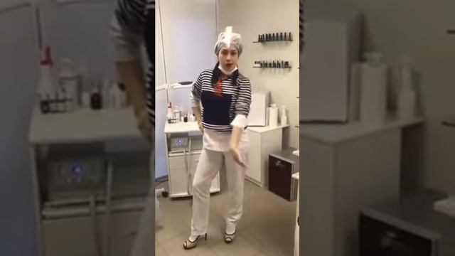 ТАК НЕЛЬЗЯ!!!Пример того, как НЕ должен выглядеть мастер маникюра и педикюра!!! смотреть онлайн