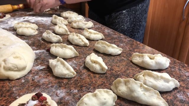 ПИРОЖКИ С ЛЕСНОЙ ЯГОДОЙ смотреть онлайн