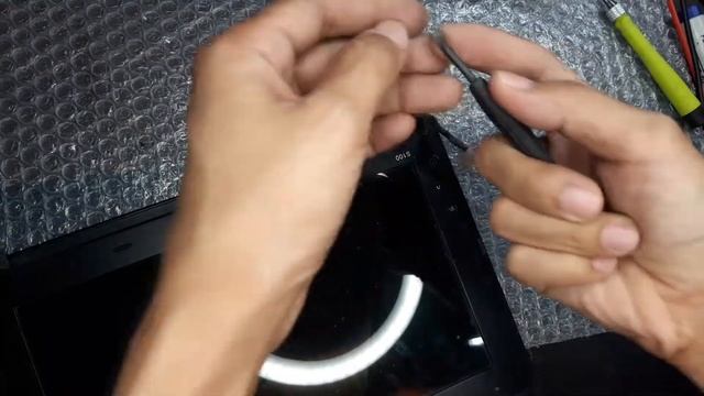 Lenovo S100 Netbook - LCD Replacement