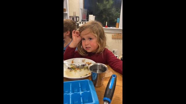 GG AT THE DINNER TABLE! смотреть онлайн