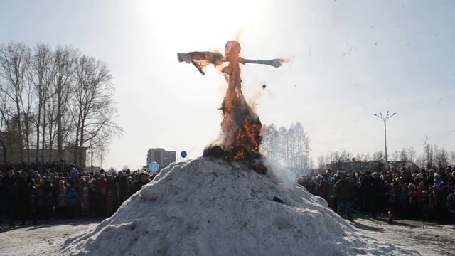 Старуху Зиму сожгли в Бердске смотреть онлайн