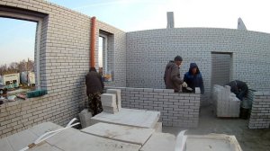 КЛАДКА СИЛИКАТНОГО КИРПИЧА ПОД РЕЙКУ перегородки