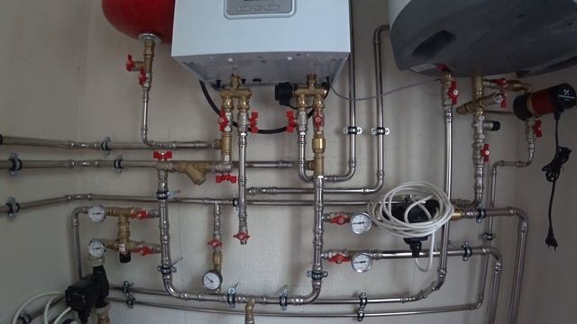 Отопление частного дома 130 кв.м. Первично-вторичные кольца в котельной. Теплый пол и радиаторы. смотреть онлайн