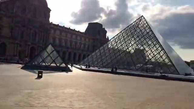 FloridaYalta не знает куда и зачем едет. Лена Хеппи сидит на чемоданах, порожняк, отели, торты.