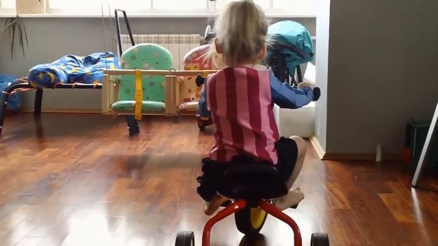 PUKY Fitsch SD1. Наш первый трехколесный велосипед (2). смотреть онлайн