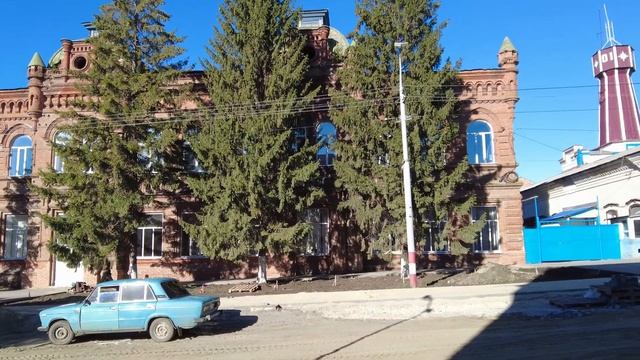 Аткарск . Ремонт дороги по ул. Советской и здания бывшей женской гимназии. смотреть онлайн