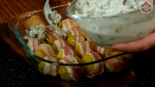 Запечённая картошка с грибами. (Ну и дофигище бекона и сыра само собой) смотреть онлайн