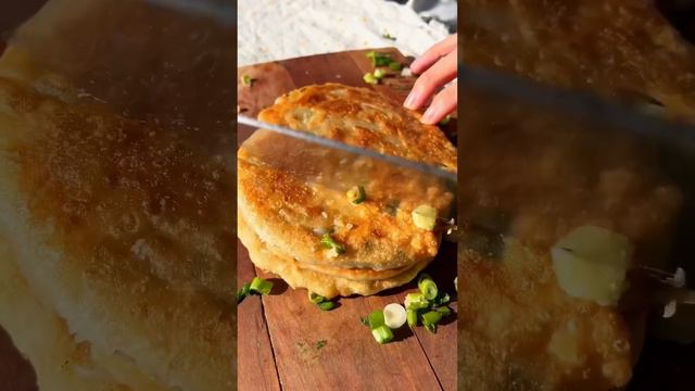 CRISPY Scallion pancake recipe coming soon 🫡 #food #recipe #breakfast #crispy #yummy смотреть онлайн