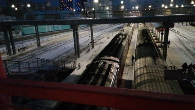 Электропоезд ЭД4М-0119/0105 отправляется со станции Новосибирск-Главный смотреть онлайн