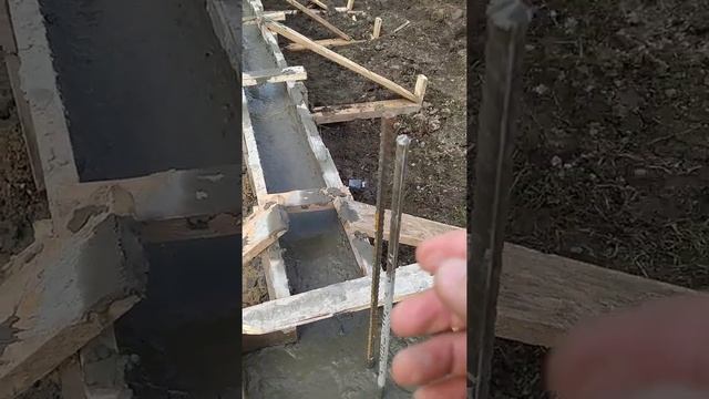 залит бетон ( ленточный фундамент под кладку забора кирпичем) смотреть онлайн