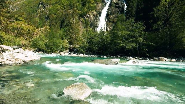 Waterfalls and mountain rivers in 4K смотреть онлайн