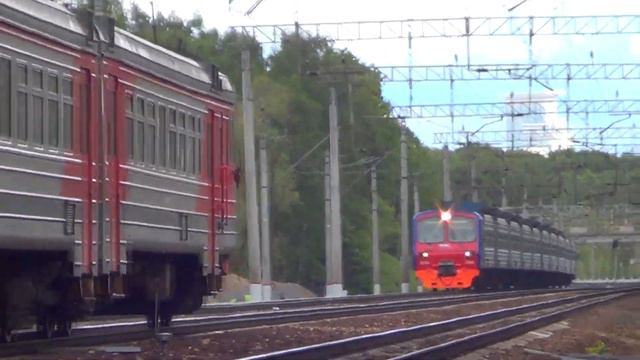 Гонка двух электропоездов ЭД4М-0243 и ЭД4М-0352 "Рэкс-Спутник" смотреть онлайн