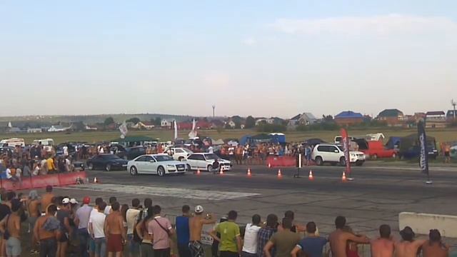 Audi S8 vs Lada 21099 смотреть онлайн