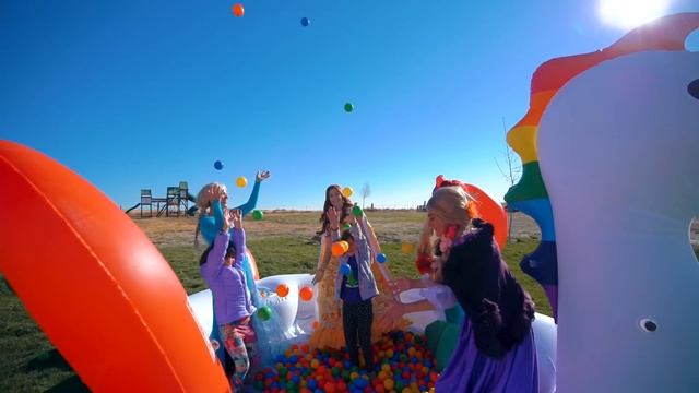 Elsa gives Kate and Lilly DISNEY Princess OSMO Super Studio!! смотреть онлайн