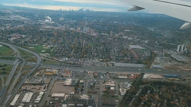 Aerial view of Toronto with Fall colors | couleur d'automne vue du ciel ?? смотреть онлайн