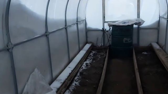 У птиц тепло и уютно.Что я делаю с подстилкой?! смотреть онлайн