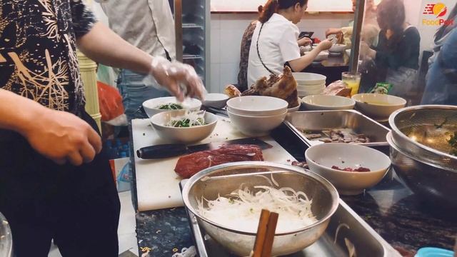 Outstanding Beef Pho (Noodle Soup) In Hanoi - Vietnamese Street Food