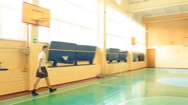 Играем в бадминтон. смотреть онлайн