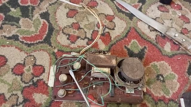 ЗАРАБОТАЕТ ИЛИ НЕТ? Включаем дверной звонок СССР из ЗАБРОШЕННОЙ ДЕРЕВНИ. смотреть онлайн