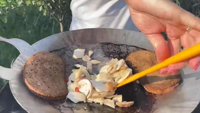 Бутерброд с белыми грибами. смотреть онлайн