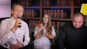 Певец Илья Ригер исполняет «Quizás, Quizás, Quizás» — песню кубинского композитора Освальдо Фарреса