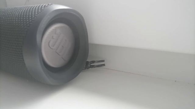 extreme bass test |JBL Flip 5| 100% volume. смотреть онлайн