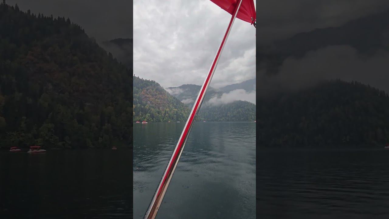 Катаемся на катамаране на озере Рица в Абхазии #лето #mountains смотреть онлайн