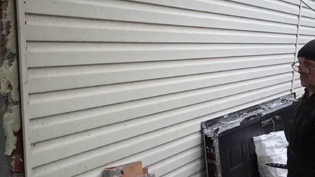 Выбили дверь. Залили полы. Сделали отопление. смотреть онлайн