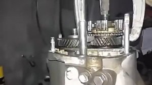 Как снять шестерню пятой передачи кпп. Не выходит 5 скорость ваз