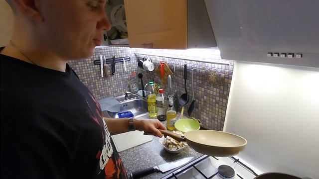"Вок" с курицей и овощами смотреть онлайн