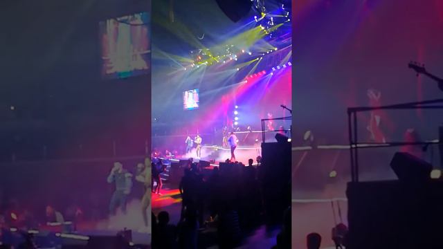 Billy Crawford, James Reid, Markus David - Filipina Girl (The Cr3w Live in Concert) смотреть онлайн