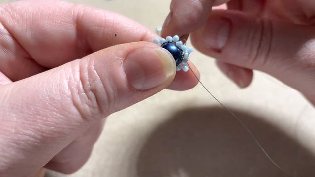 Orecchini Mini Flower con perla da 8mm смотреть онлайн