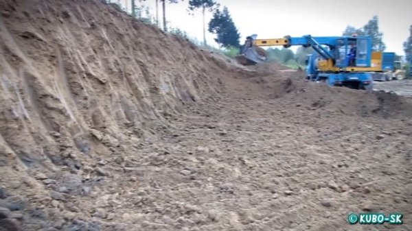 TATRA 815 UDS 114, TATRA 815 S3, New Holland backhoe - digging land