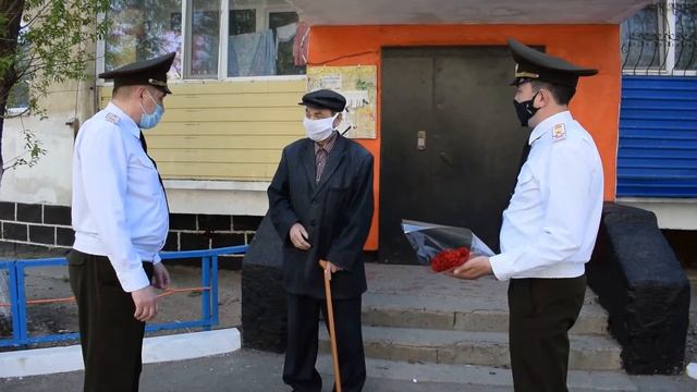 Сотрудники ДЧС Акмолинской области поздравили с праздником тружеников труда. г. Кокшетау. смотреть онлайн