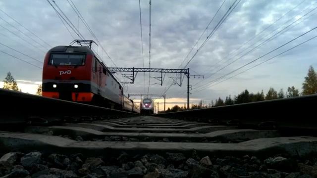 "Сапсан" - высокоскоростной поезд (вид снизу) смотреть онлайн