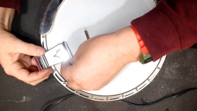 final assembly of the old Gibson banjo! смотреть онлайн