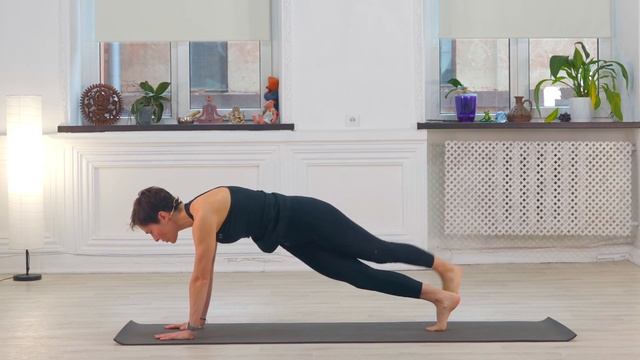 Небольшой комплекс упражнений для новичков и продолжающих смотреть онлайн