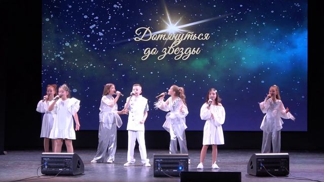 Снег - исполняет группа NewKIDS #СтранаПой #СтранаПойОнлайн смотреть онлайн