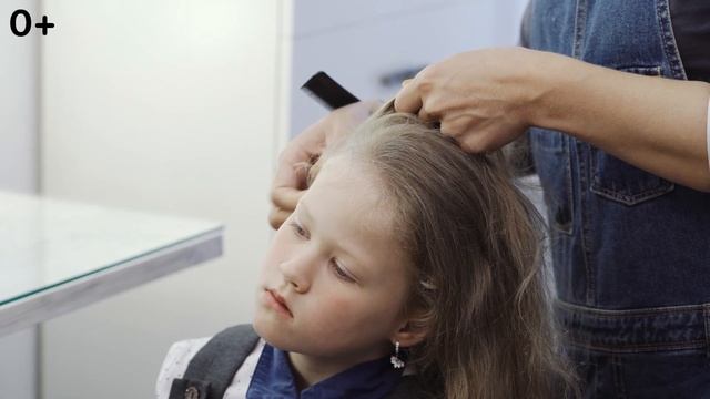 Прически на кудрявые волосы. Как создать 3 прически в школу: объемные косы и хвостики пузырьки . смотреть онлайн