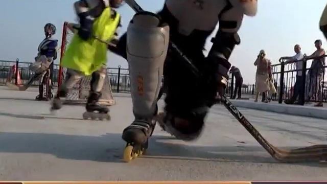 СМЕНИЛИ КОНЬКИ НА РОЛИКИ смотреть онлайн