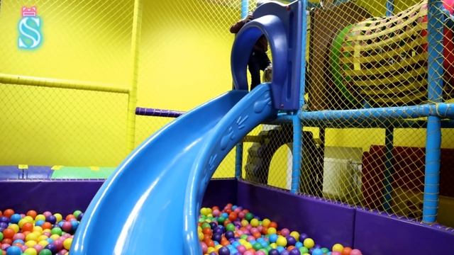 Эмма и Тима празднуют ДЕНЬ РОЖДЕНИЯ ? в развлекательном центре ?? смотреть онлайн