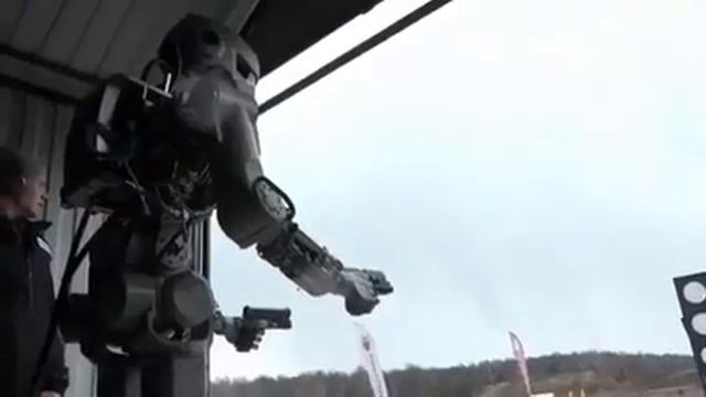 РОБОТ КОТОРЫЙ СТРЕЛЯЕТ МЕТКО смотреть онлайн