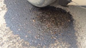 Вытекает бензин из горловины бака