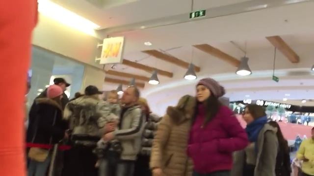 Очередь на открытии H&M в Перми смотреть онлайн