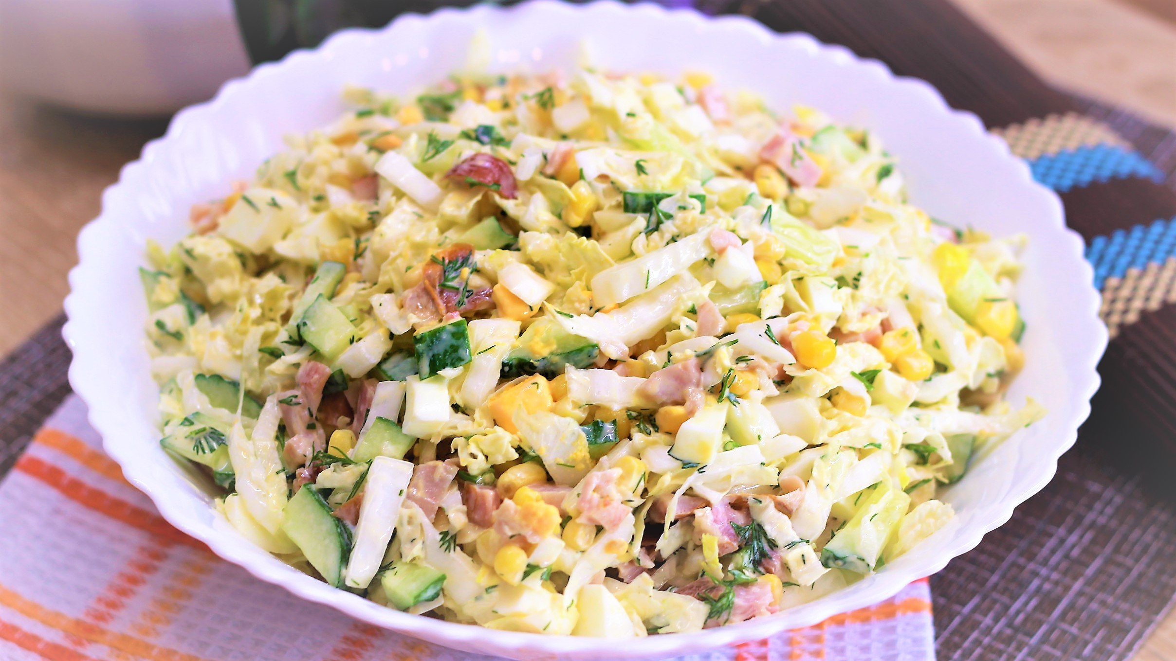 Салат из пекинской капусты? с копченой курочкой✨ Приятного просмотра. смотреть онлайн