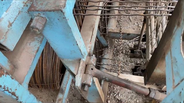 The Ingenious Guy Made a Crimped Wire Mash for Stone Crushed Plants in Innovative Machine смотреть онлайн
