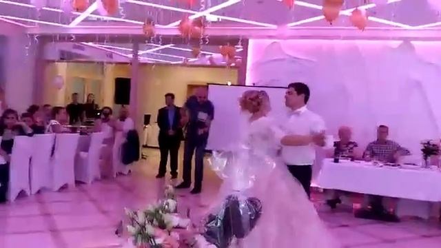 Красивый свадебный танец Drip Drop. Артём и Маргарита. 04.08.2018 смотреть онлайн