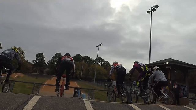 Racing Old School BMX bikes! смотреть онлайн